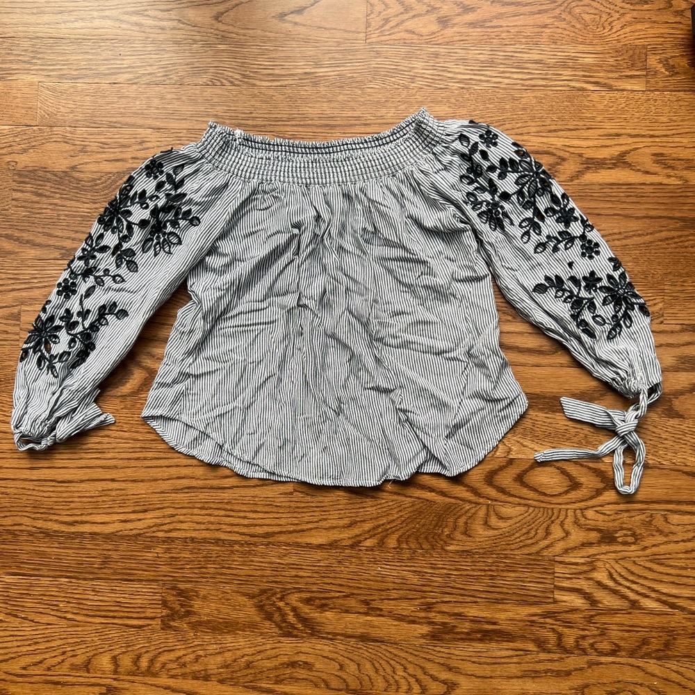 Vintage Havana Gray Embellished 3/4 Sleeve Blouse Tie Front